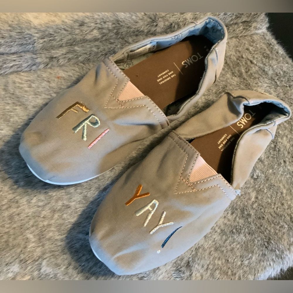Toms Friyay Embroidered Slip-On Flats Size 8.5
